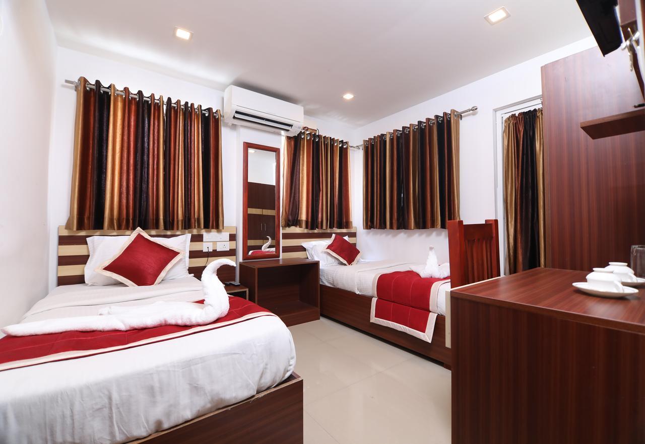 Oyo 18604 Puthens Capitol Inn Kochi Exterior photo