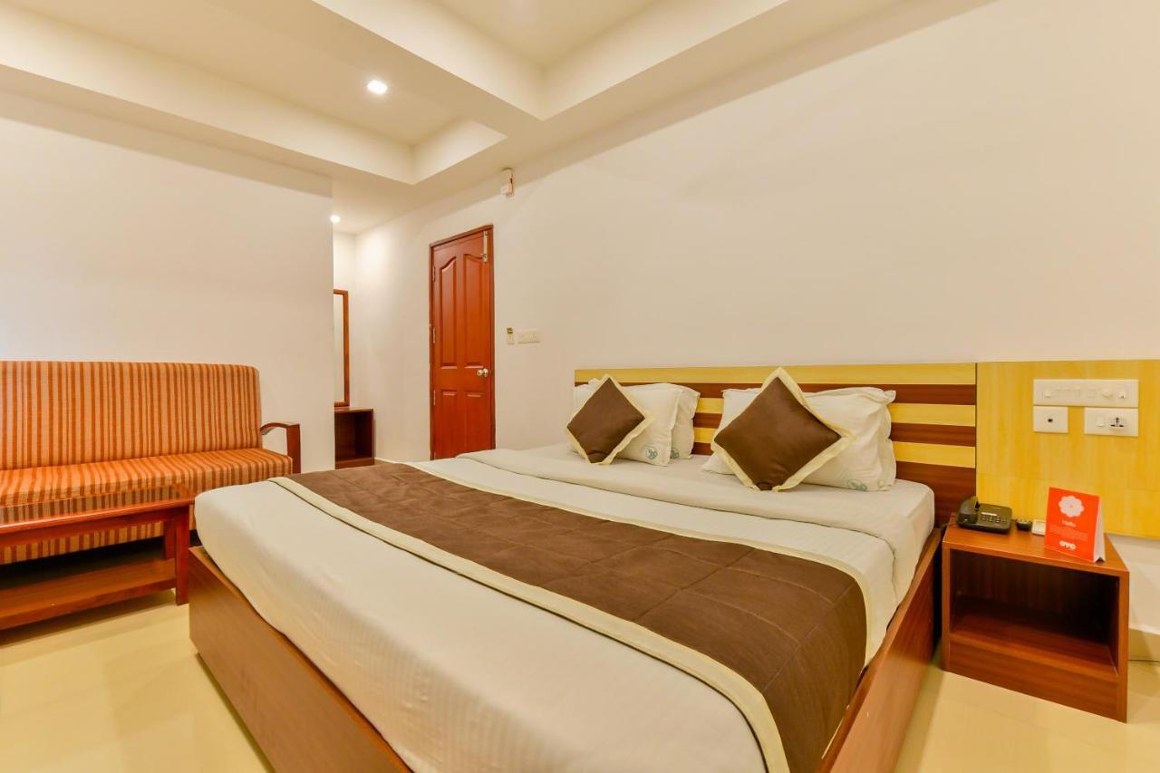 Oyo 18604 Puthens Capitol Inn Kochi Exterior photo